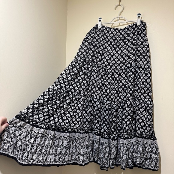 Women’s White Stag Boho Vintage Hippie Black and White Patterned Maxi Skirt 8/10 - Picture 12 of 16